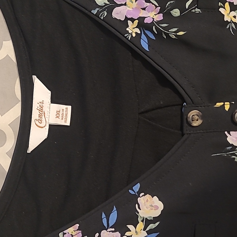 short sleeve blouse - Picture 2 of 3